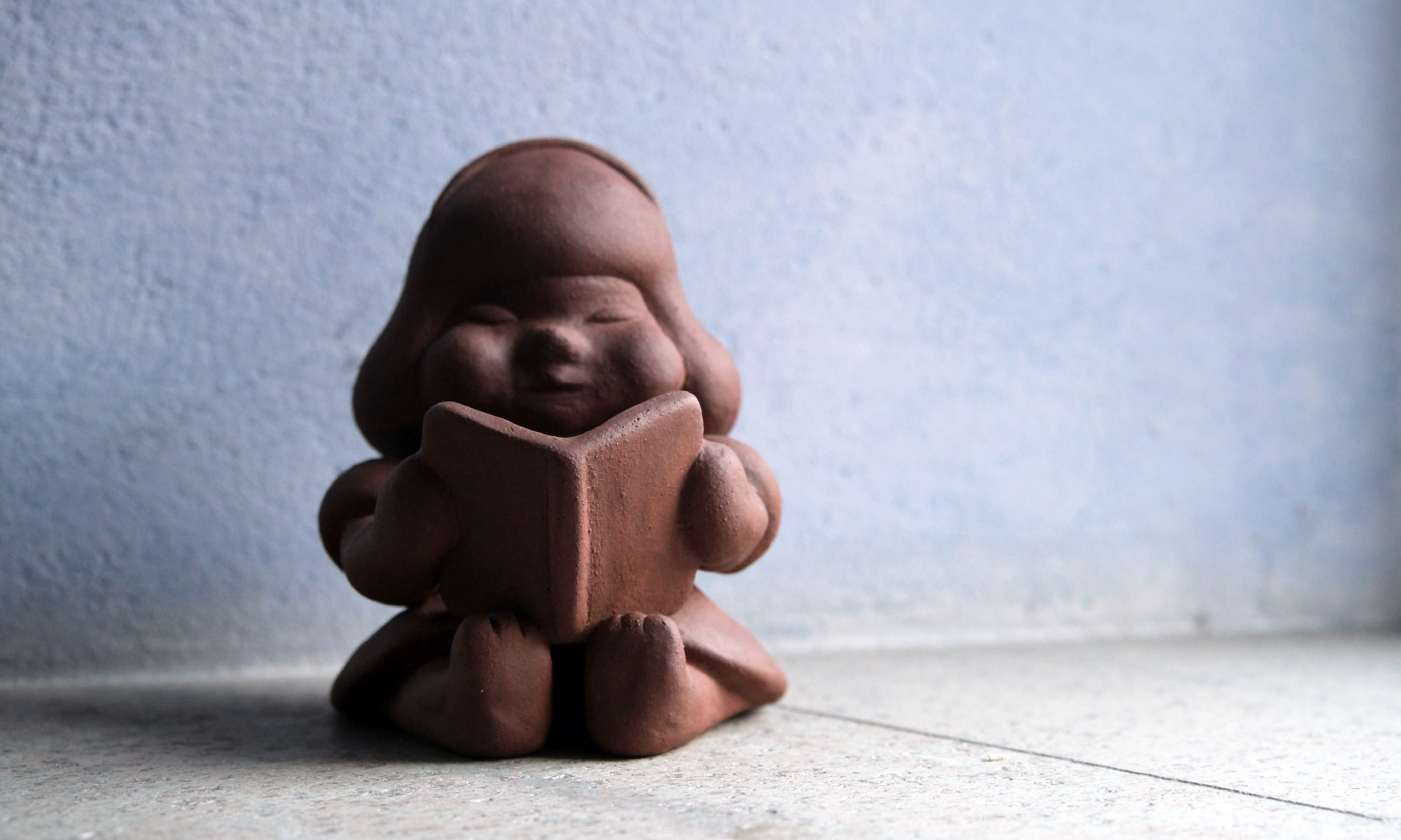 Childhood-Revisited, a creative ceramic works by Mu-Se Kuo